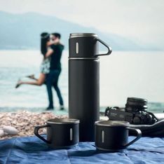 Urban Flask Gift Set 500ml Vacuum Insulated Stainless Steel with Three Cups